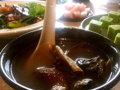 乌骨鸡红菌汤-半山腰·云南菜(侨福芳草地店)