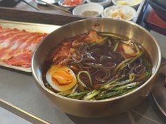 -围炉肉舍•炭烤活鳗•丹东海鲜烤肉(步行街店)