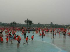 -黄河谷马拉湾海浪浴场