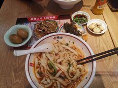 -顺溜·手工刀削面·黑金店(铜锣湾店)