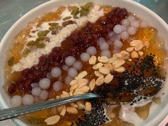 椰奶加量红豆乌龙冰粉-姚姚酸菜鱼·金戈戈香港豉油鸡(喜荟城联名店)