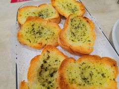 香脆蒜蓉包-喜莲咖啡