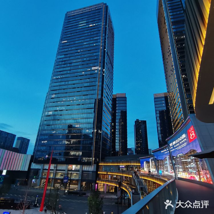 办公区，食饭也有几家比较不错的，中西餐，辣的不辣的，面食等等