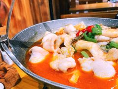 -老滇山寨•云南特色菜•地方菜•民族风情歌舞表演(金碧店)