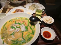 -荣家黄鱼面(前滩太古里店)