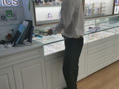 -翰佐蔡司小乐圆·依视路星趣控·暴龙眼镜折扣店