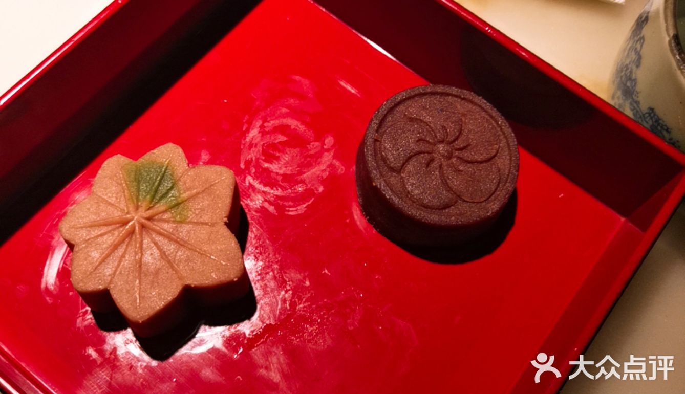 平时朋友小聚真的是很合适的，总体来说挺不错的一家餐馆