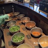 和姐妹居然在威士忌酒吧里吃到贵州酸汤牛肉火锅