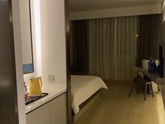 -白玉兰酒店(上海田子坊马当路地铁站店)