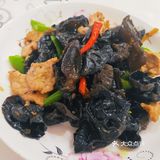 家常菜（木耳炒肉、豆豉油麦菜)）
