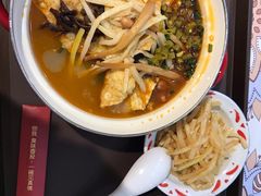 -丽丽三鲜螺蛳粉(田林路店)