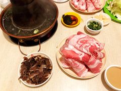 -洞庭洲·防空洞火锅·烧烤·铜锅涮肉(新百广场店)