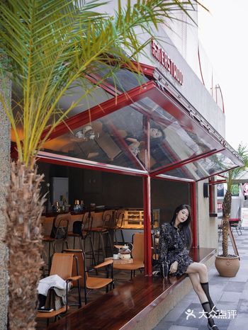 佛山新店｜西班牙度假风街头小酒馆『東木』