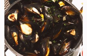 Mussels in Seine River Style
