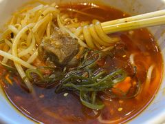 牛肉酸辣粉-吉品合酥脆烤饼(太平洋森活天地店)