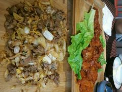 猪五花+羊肉酸菜-HIHE Bistro·Oyster Bar(华熙live店)