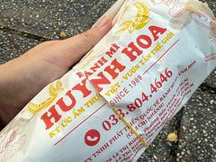 -Bánh Mì Huynh Hoa
