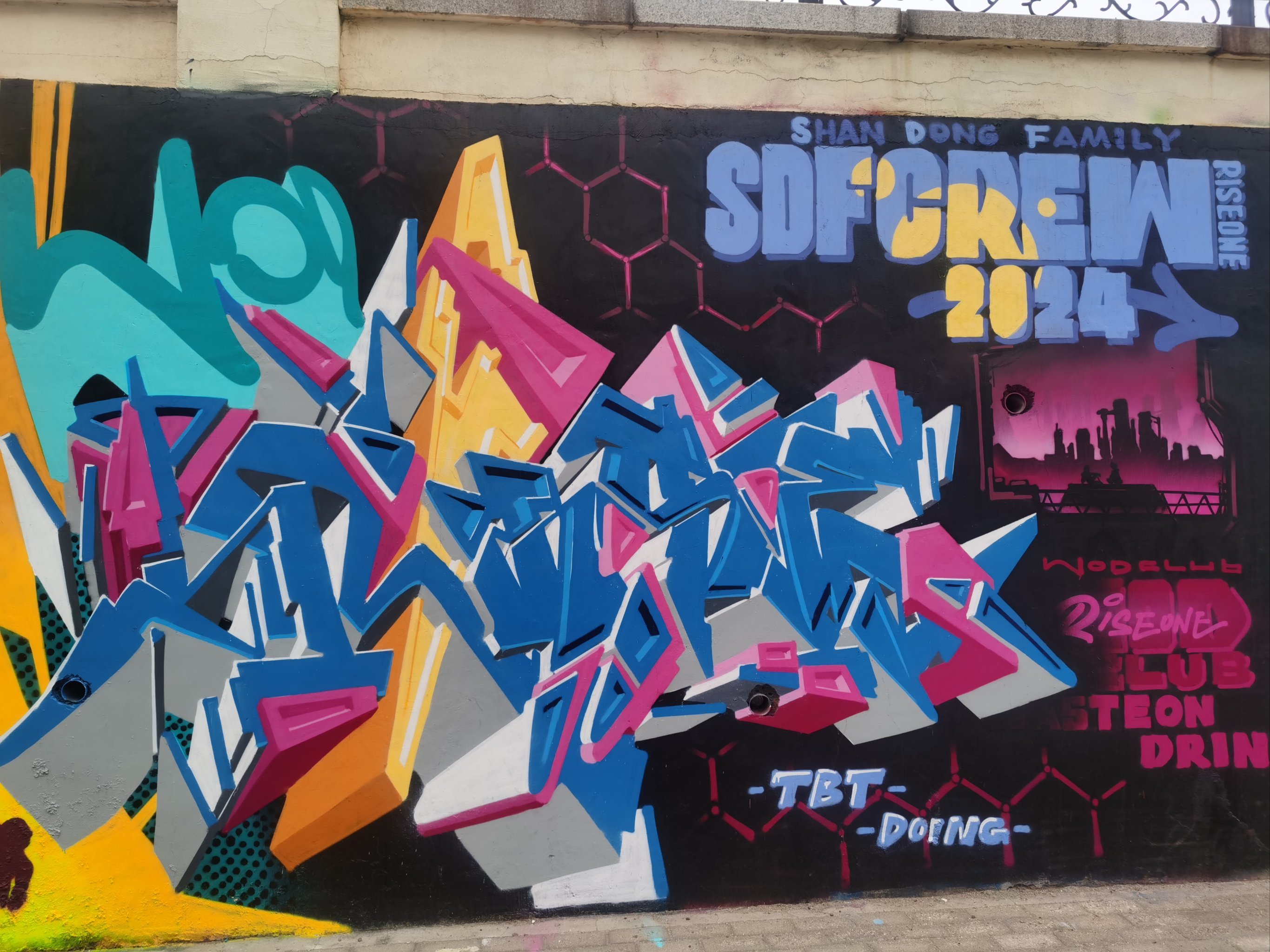 西海岸新区这个涂鸦墙绝了