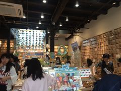 -猫的天空之城概念书店(杭州南宋御街店)