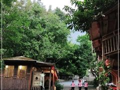 -天门沟九州驿站树上汤泉