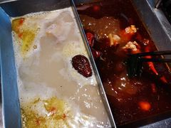 -老牌坊云南鱼豆花火锅(哈西万达店)