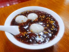 桂花赤豆糊加黑芝麻汤圆-吴家馄饨