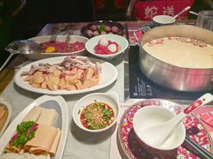 -尚尚仙·酸汤猪手·猪肚鸡火锅(华联万柳购物中心店)