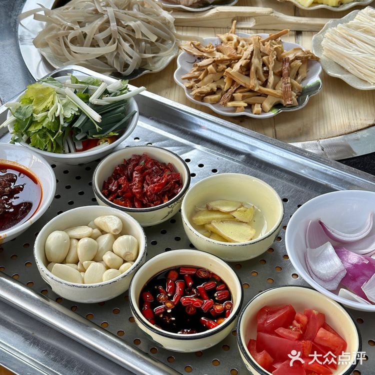 昆明 太绝了吧️自己diy的窝窝头柴火鸡好好吃