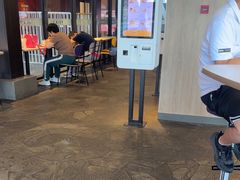 -麦当劳(国家体育场南路店)