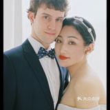 摄影师为了拍完这对客人，已经用光了她所有会的英语