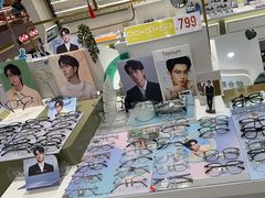 -目上眼镜·蔡司依视路授权(青浦宝龙店)