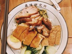 茶山鸡拼猪手饭-狮头牌卤味研究所·卤味饭(花城汇南区店)
