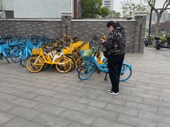 -瑞幸咖啡(华东理工大学商学院店)