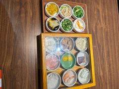 -良米山·云南野生菌过桥米线(上海首店)