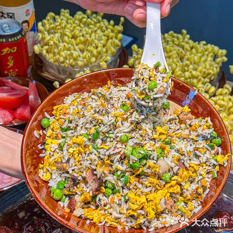 火爆石桥铺的黄豆芽老火锅，汤底一口封神！