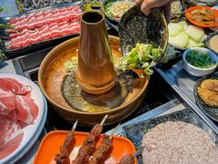 -洞庭洲·防空洞火锅·铜锅涮肉·烧烤(新百广场店)
