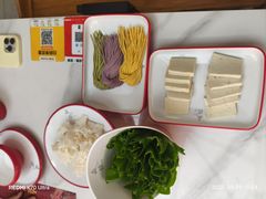 -毛辣果·贵州红酸汤牛肉火锅(西单店)