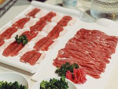 手工鲜切羊上脑肉-圆山胜利碳火铜锅涮肉(马甸桥店)