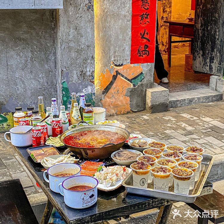 西安｜这家火锅是把重庆街头搬来了吗[流泪]太有感觉