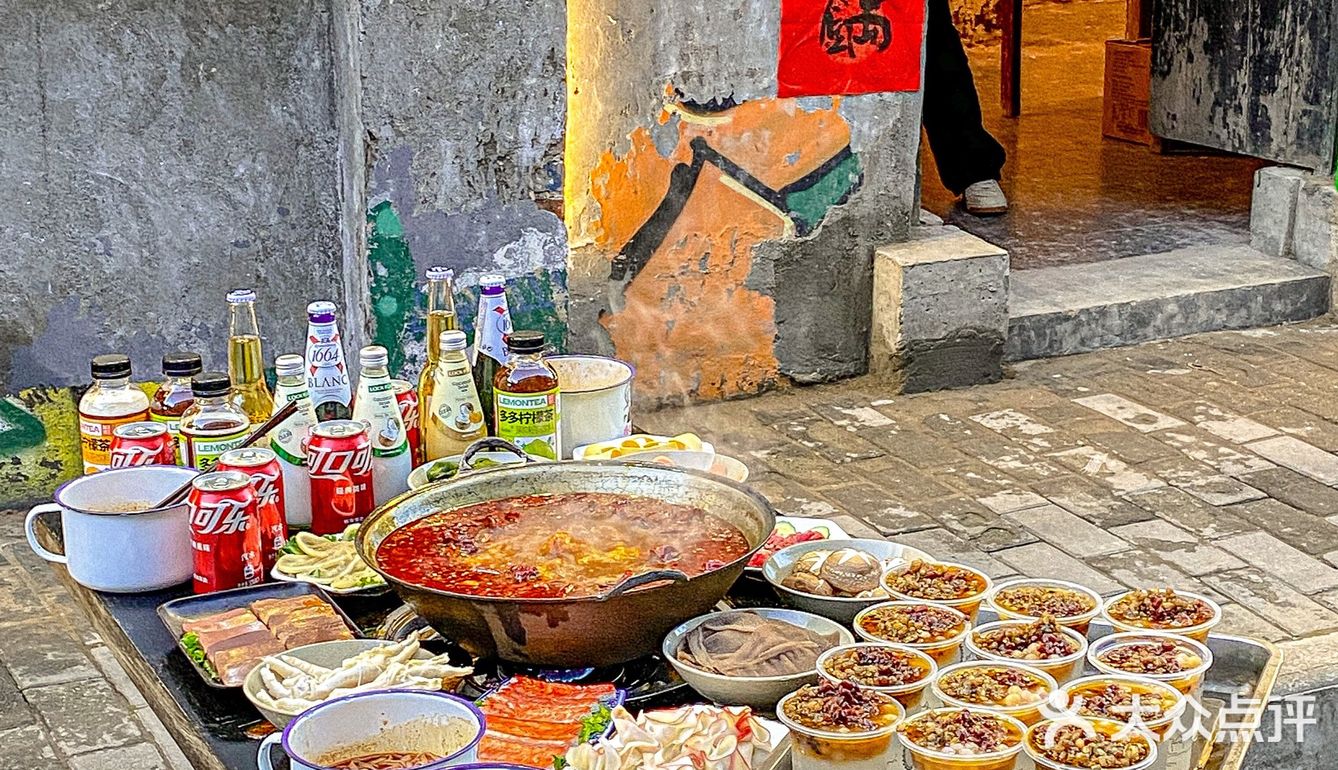 西安｜这家火锅是把重庆街头搬来了吗[流泪]太有感觉