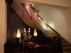-Noir. Dining in the Dark