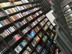 -钟书阁(松江泰晤士小镇店)