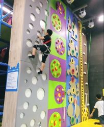 -蹦贝运动中心·蹦床·攀岩·闯关(龙岗店)