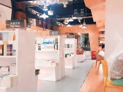 -新华里咖啡书吧(新华书店小寨店)