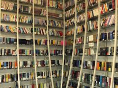 -钟书阁(松江泰晤士小镇店)