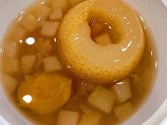 川贝枇杷炖原只雪梨-广信牛奶甜品世家(台东店)