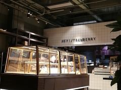 面包甜点陈列柜-黑草莓(重庆路店)