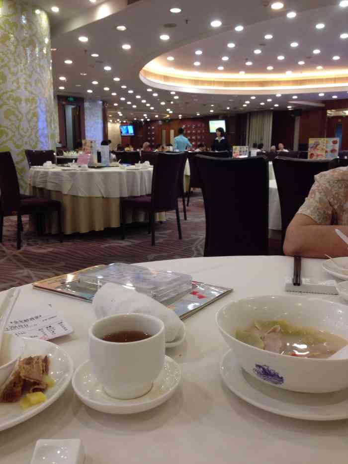 "朋友结婚去喝喜宴,觉得环境一般,不过,服