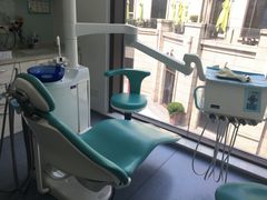 -岳辰齿科(浦东长泰店)