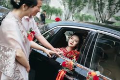 -洋洋婚纱品牌集合店